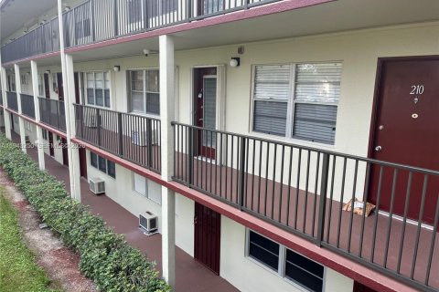 Copropriété à louer à Pembroke Pines, Floride: 1 chambre, 75.34 m2 № 1999556 - photo 12