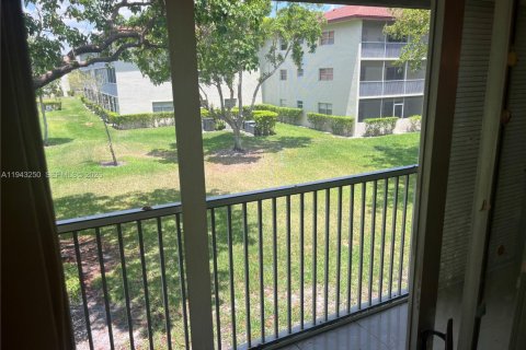 Copropriété à louer à Pembroke Pines, Floride: 1 chambre, 75.34 m2 № 1999556 - photo 11