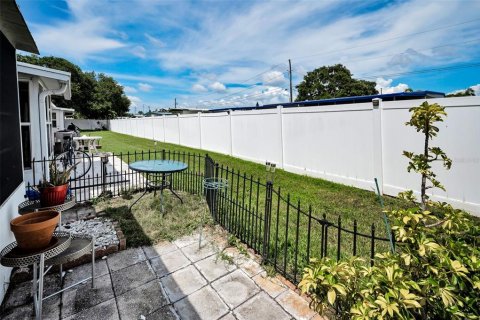 Villa ou maison à vendre à Clearwater, Floride: 2 chambres, 83.61 m2 № 1826796 - photo 11