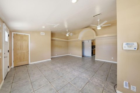 Casa en venta en Tampa, Florida, 2 dormitorios, 141.21 m2 № 2152171 - foto 3