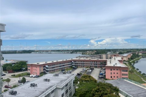 Copropriété à vendre à Miami, Floride: 2 chambres, 99.13 m2 № 2250314 - photo 2