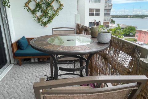 Copropriété à vendre à Miami, Floride: 2 chambres, 99.13 m2 № 2250314 - photo 8
