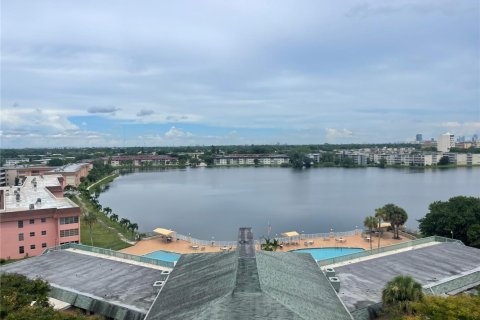 Copropriété à vendre à Miami, Floride: 2 chambres, 99.13 m2 № 2250314 - photo 4
