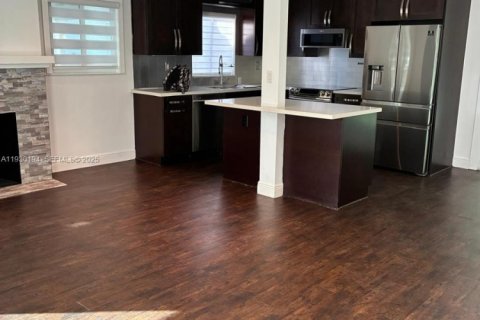 Villa ou maison à louer à Miami, Floride: 2 chambres, 102.66 m2 № 1989015 - photo 11