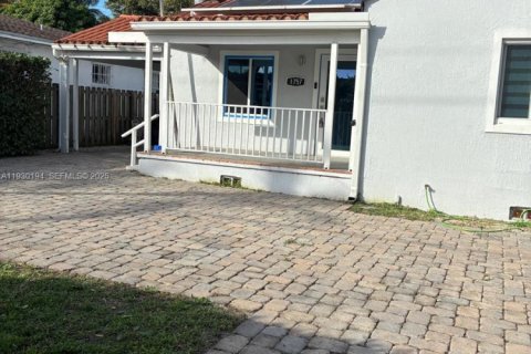 Villa ou maison à louer à Miami, Floride: 2 chambres, 102.66 m2 № 1989015 - photo 5