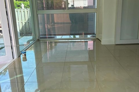 Villa ou maison à louer à Miami, Floride: 2 chambres, 102.66 m2 № 1989015 - photo 18