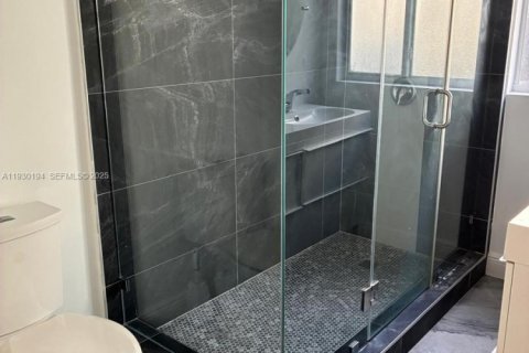 Villa ou maison à louer à Miami, Floride: 2 chambres, 102.66 m2 № 1989015 - photo 27