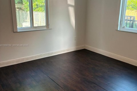 Villa ou maison à louer à Miami, Floride: 2 chambres, 102.66 m2 № 1989015 - photo 30