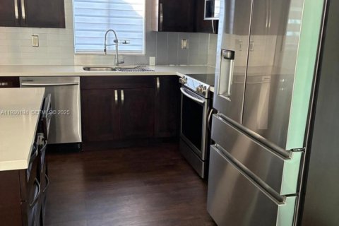 Villa ou maison à louer à Miami, Floride: 2 chambres, 102.66 m2 № 1989015 - photo 8