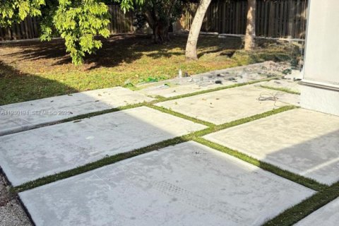 Villa ou maison à louer à Miami, Floride: 2 chambres, 102.66 m2 № 1989015 - photo 15