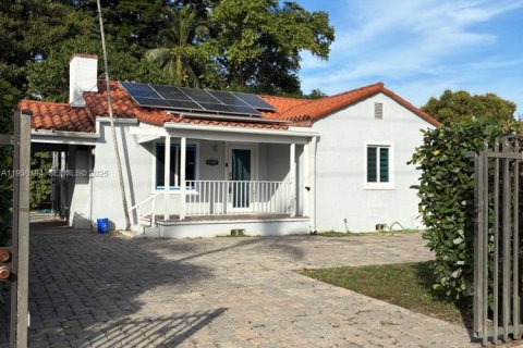 Villa ou maison à louer à Miami, Floride: 2 chambres, 102.66 m2 № 1989015 - photo 1
