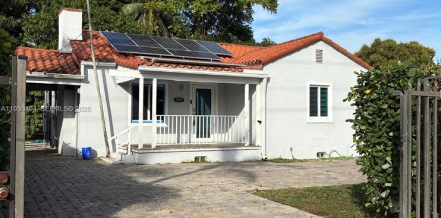 Villa ou maison à Miami, Floride 2 chambres, 102.66 m2 № 1989015