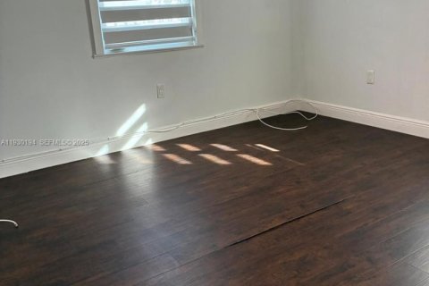 Villa ou maison à louer à Miami, Floride: 2 chambres, 102.66 m2 № 1989015 - photo 25
