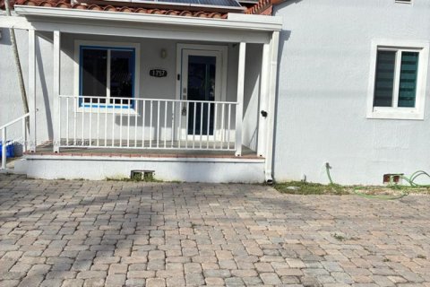 Villa ou maison à louer à Miami, Floride: 2 chambres, 102.66 m2 № 1989015 - photo 4