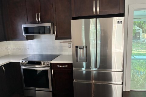 Villa ou maison à louer à Miami, Floride: 2 chambres, 102.66 m2 № 1989015 - photo 12