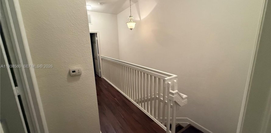 Townhouse in Cutler Bay, Florida 3 bedrooms, 123.1 sq.m. № 1997393