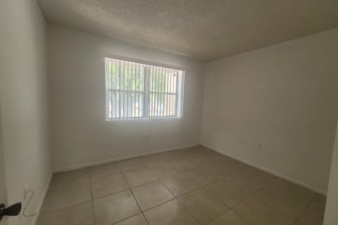 Copropriété à louer à Miramar, Floride: 2 chambres, 92.9 m2 № 1172271 - photo 1