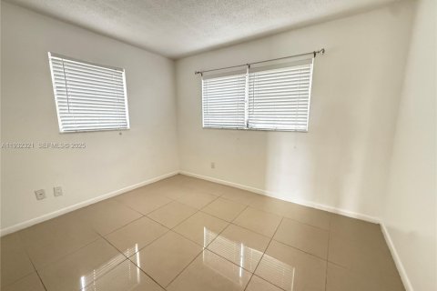Condo in Davie, Florida, 2 bedrooms  № 1990835 - photo 13