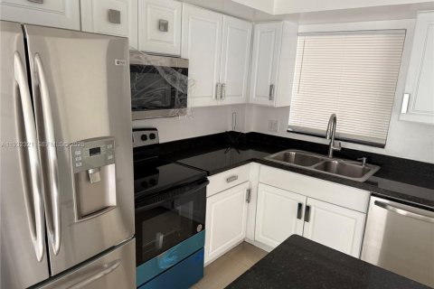 Condo in Davie, Florida, 2 bedrooms  № 1990835 - photo 23