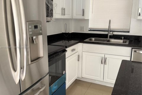 Condo in Davie, Florida, 2 bedrooms  № 1990835 - photo 22