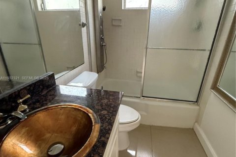 Condo in Davie, Florida, 2 bedrooms  № 1990835 - photo 16