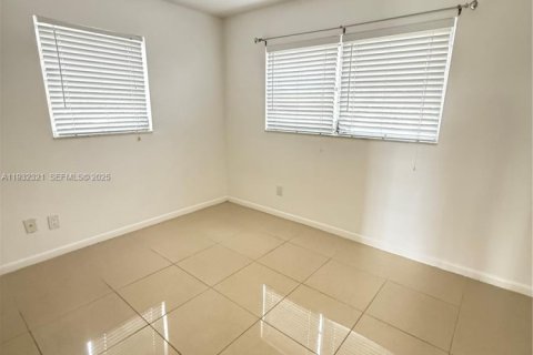 Condo in Davie, Florida, 2 bedrooms  № 1990835 - photo 14