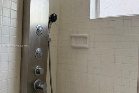 Condo in Davie, Florida, 2 bedrooms  № 1990835 - photo 17