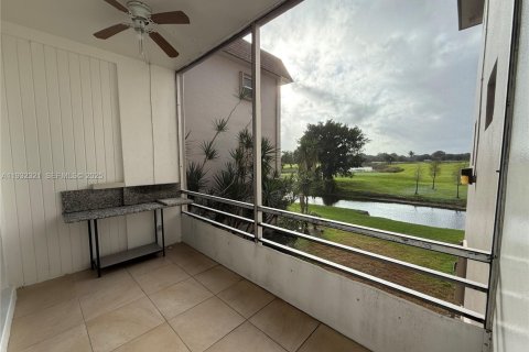 Condo in Davie, Florida, 2 bedrooms  № 1990835 - photo 1