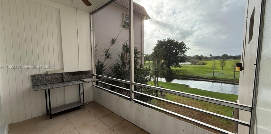 Condo in Davie, Florida, 2 bedrooms  № 1990835