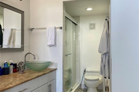 Condo in Miami Beach, Florida, 1 bedroom  № 2059958 - photo 12