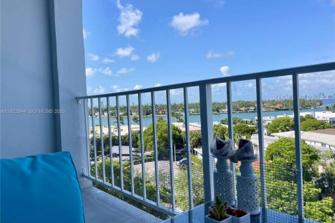 Condo in Miami Beach, Florida, 1 bedroom  № 2059958 - photo 20
