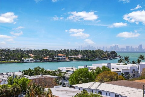 Condo in Miami Beach, Florida, 1 bedroom  № 2059958 - photo 21