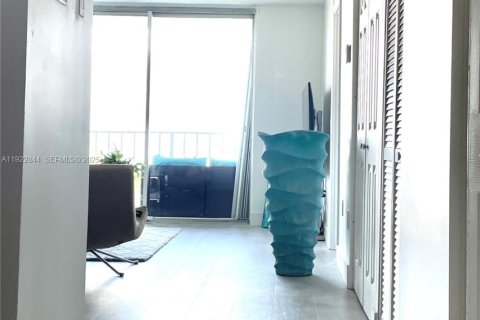 Condo in Miami Beach, Florida, 1 bedroom  № 2059958 - photo 4