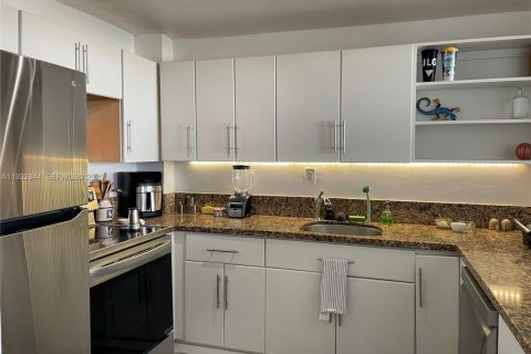 Condo in Miami Beach, Florida, 1 bedroom  № 2059958 - photo 6