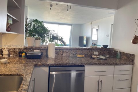 Condo in Miami Beach, Florida, 1 bedroom  № 2059958 - photo 5