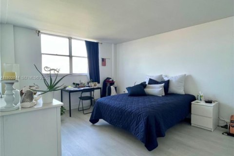 Condo in Miami Beach, Florida, 1 bedroom  № 2059958 - photo 11