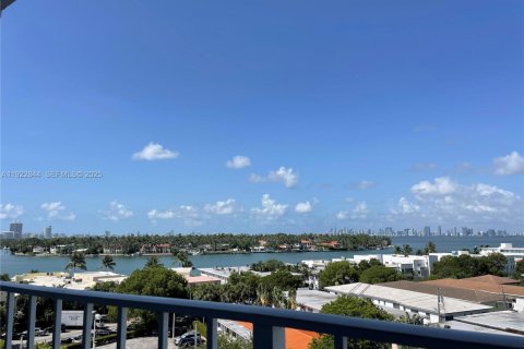 Condo in Miami Beach, Florida, 1 bedroom  № 2059958 - photo 28