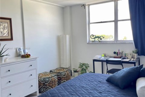 Condo in Miami Beach, Florida, 1 bedroom  № 2059958 - photo 13