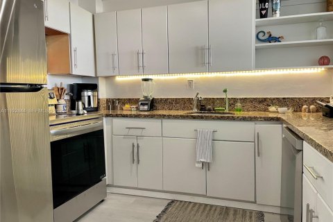 Condo in Miami Beach, Florida, 1 bedroom  № 2059958 - photo 7