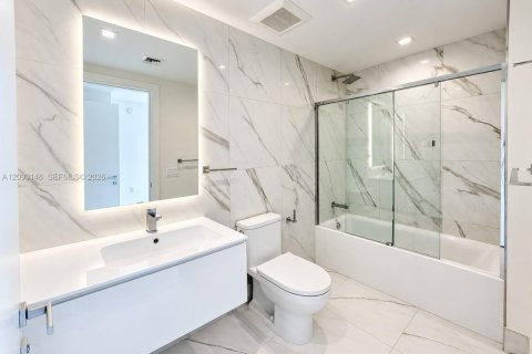 Copropriété à vendre à Hallandale Beach, Floride: 3 chambres, 164.81 m2 № 2377229 - photo 8