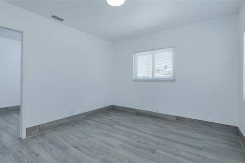 House in North Fort Myers, Florida 4 bedrooms, 169.73 sq.m. № 2236868 - photo 27