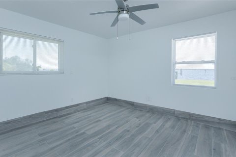 House in North Fort Myers, Florida 4 bedrooms, 169.73 sq.m. № 2236868 - photo 23