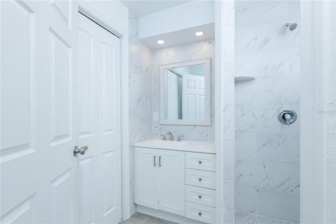House in North Fort Myers, Florida 4 bedrooms, 169.73 sq.m. № 2236868 - photo 21