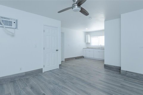 House in North Fort Myers, Florida 4 bedrooms, 169.73 sq.m. № 2236868 - photo 12
