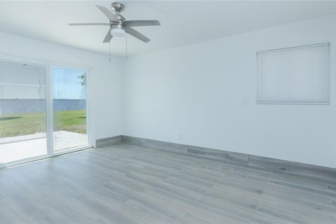 House in North Fort Myers, Florida 4 bedrooms, 169.73 sq.m. № 2236868 - photo 17