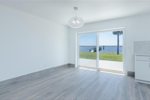 House in North Fort Myers, Florida 4 bedrooms, 169.73 sq.m. № 2236868 - photo 20