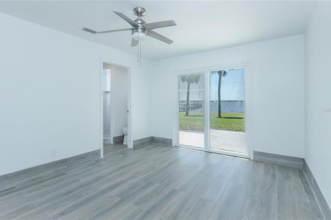 House in North Fort Myers, Florida 4 bedrooms, 169.73 sq.m. № 2236868 - photo 19
