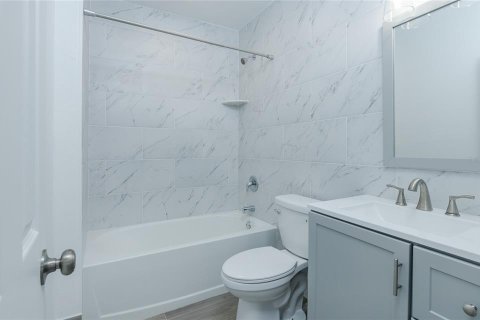House in North Fort Myers, Florida 4 bedrooms, 169.73 sq.m. № 2236868 - photo 29