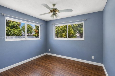 House in Cutler Bay, Florida 3 bedrooms, 104.52 sq.m. № 2087923 - photo 9
