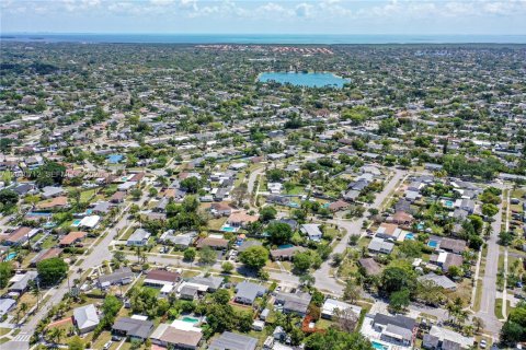 House in Cutler Bay, Florida 3 bedrooms, 104.52 sq.m. № 2087923 - photo 16